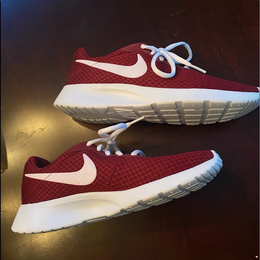 Nike Tanjun Burgundy